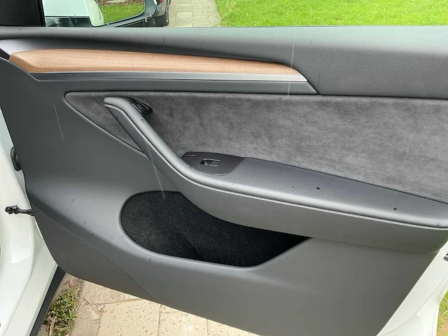 2024 tesla model y autopilot eap & fsd - afbeelding 17 van  56