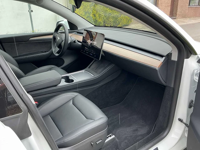 2024 tesla model y autopilot eap & fsd - afbeelding 18 van  56