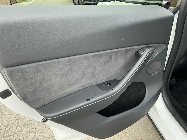 2024 tesla model y autopilot eap & fsd - afbeelding 25 van  56