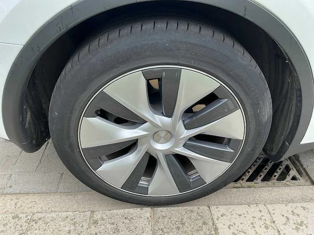2024 tesla model y autopilot eap & fsd - afbeelding 37 van  56