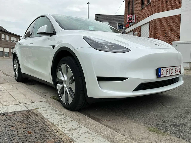 2024 tesla model y autopilot eap & fsd - afbeelding 41 van  56