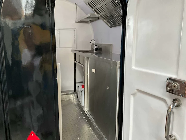 2025 food trailer – inox afwerking– mtm 750kg - afbeelding 5 van  34