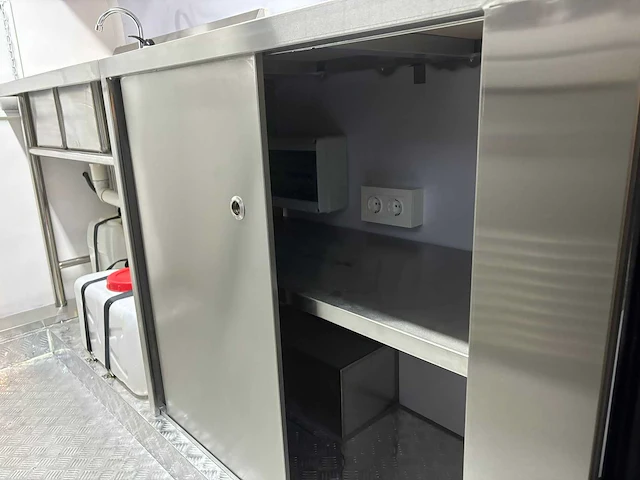 2025 food trailer – inox afwerking– mtm 750kg - afbeelding 13 van  34