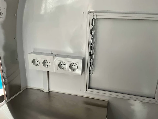 2025 food trailer wit – inox afwerking mtm 750kg - afbeelding 18 van  31