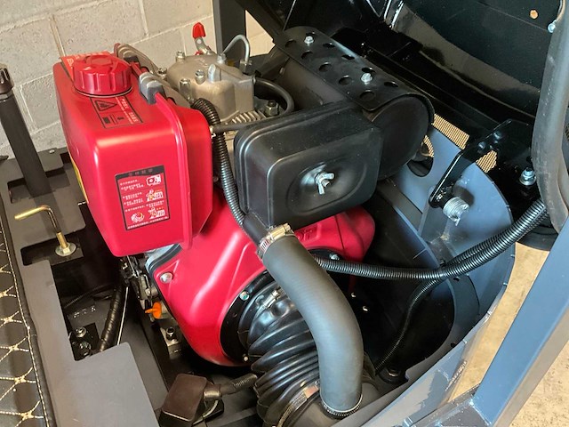 2025 nuoman minigraafmachine 1200kg - zwenkgiek - afbeelding 13 van  21