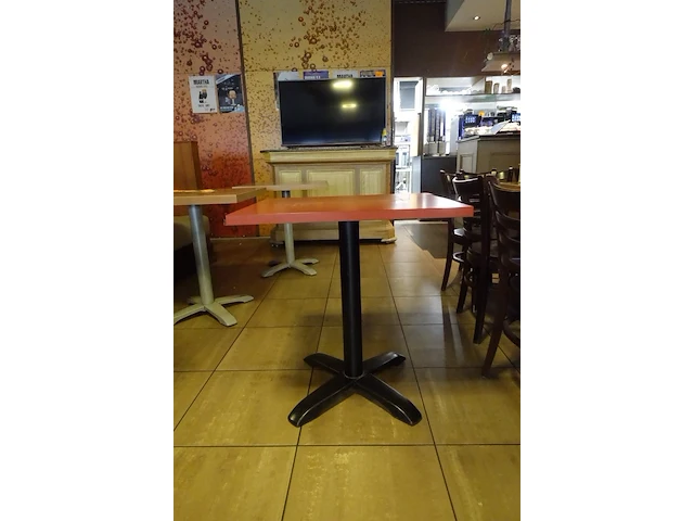 20x houten tafel vv metalen voet - afbeelding 1 van  3