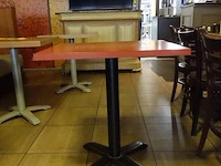 20x houten tafel vv metalen voet