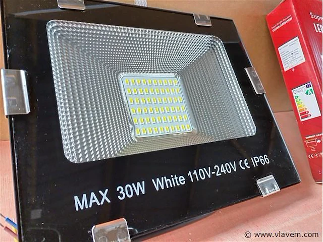 20x ongebruikt 30w led smd floodlight - afbeelding 10 van  11