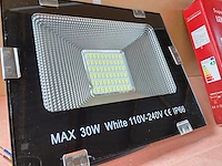 20x ongebruikt 30w led smd floodlight - afbeelding 9 van  11