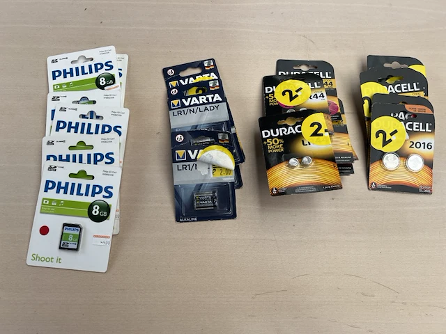 20x set batterijen en 6x sd card - afbeelding 1 van  5