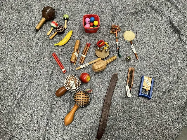 21 diverse percussie instrumenten - afbeelding 1 van  6