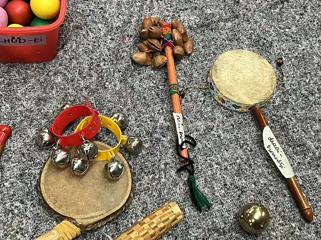 21 diverse percussie instrumenten - afbeelding 5 van  6