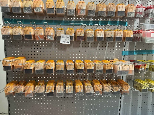 21 dozen sluitringen; houtbouten + moeren - afbeelding 1 van  9