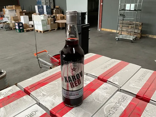21 flessen vodka xarov red - afbeelding 1 van  6