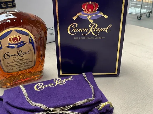 21 flessen whiskey crown royal - afbeelding 3 van  5