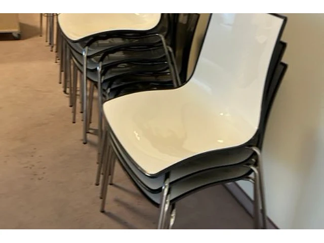 21 stoelen - afbeelding 2 van  5