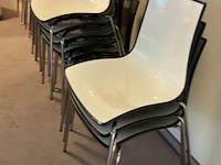 21 stoelen - afbeelding 2 van  5