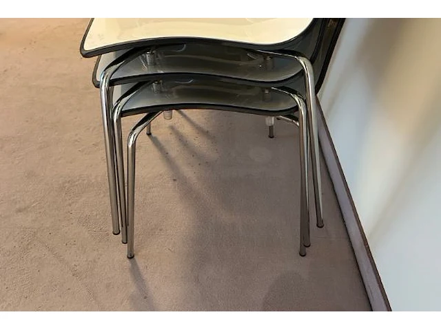 21 stoelen - afbeelding 4 van  5