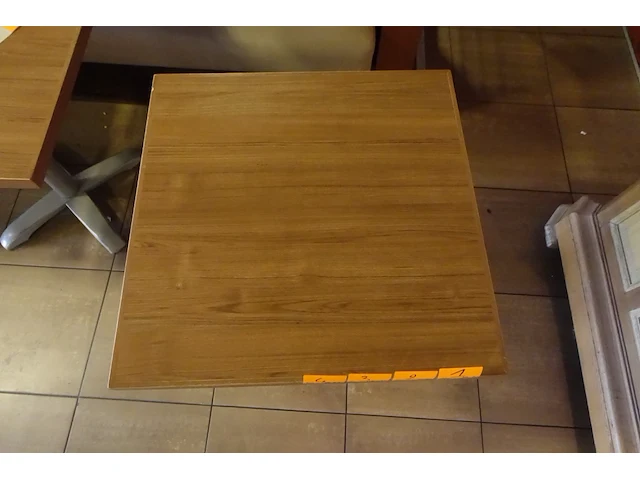 21x houten tafel vv metalen voet - afbeelding 2 van  3