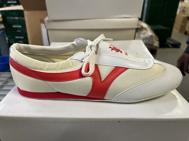 22 - indoor schoenen / taekwondo wit/zwart wit/rood (9st) - afbeelding 2 van  2