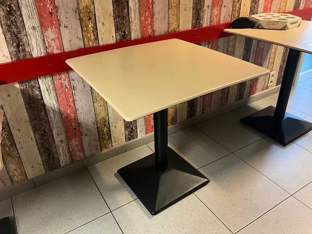 22 diverse bistrotafels - afbeelding 1 van  8