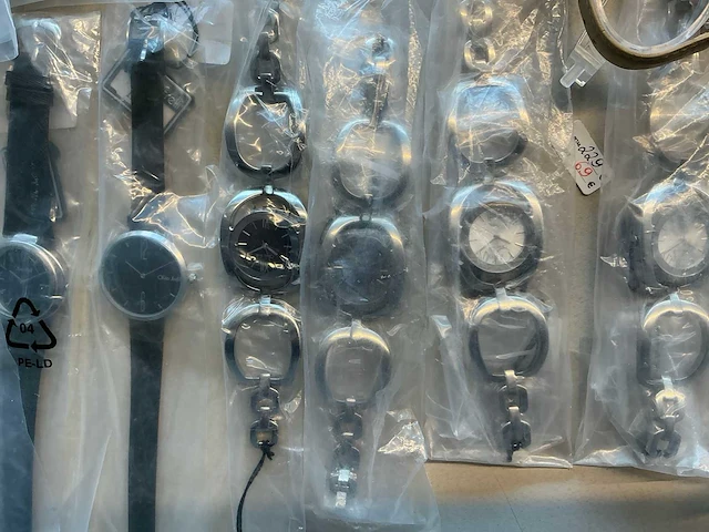 22 diverse horloges olivier strelli - afbeelding 3 van  12