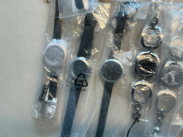 22 diverse horloges olivier strelli - afbeelding 4 van  12