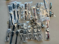 22 diverse horloges olivier strelli - afbeelding 1 van  12