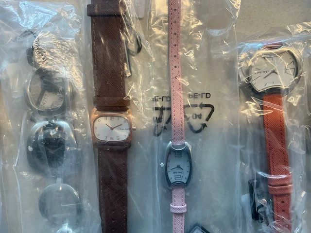 22 diverse horloges olivier strelli - afbeelding 10 van  12