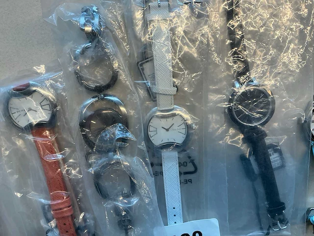 22 diverse horloges olivier strelli - afbeelding 11 van  12
