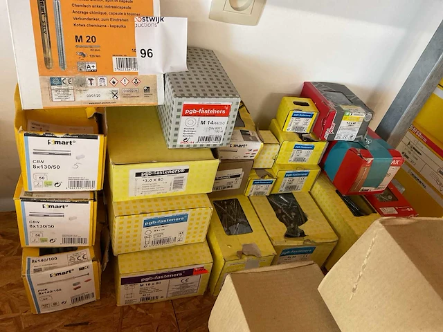 22 dozen nagelpluggen; houtboutschroeven; schroeven; spanstiften - afbeelding 1 van  7