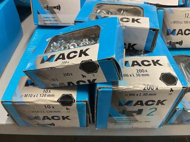 22 dozen tapbouten met moer; moeren - afbeelding 2 van  9