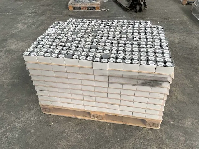 2251 potjes verf - afbeelding 2 van  8