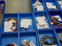 22x grijpbak + inhoud diverse assemblagematerialen - afbeelding 2 van  7