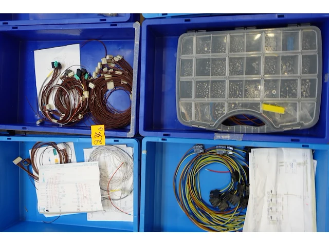 22x grijpbak + inhoud diverse assemblagematerialen - afbeelding 4 van  7