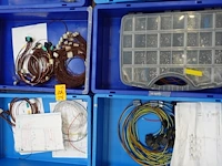 22x grijpbak + inhoud diverse assemblagematerialen - afbeelding 4 van  7