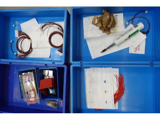 22x grijpbak + inhoud diverse assemblagematerialen - afbeelding 5 van  7