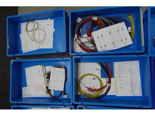 22x grijpbak + inhoud diverse assemblagematerialen - afbeelding 6 van  7