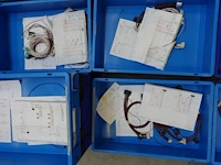 22x grijpbak + inhoud diverse assemblagematerialen - afbeelding 7 van  7