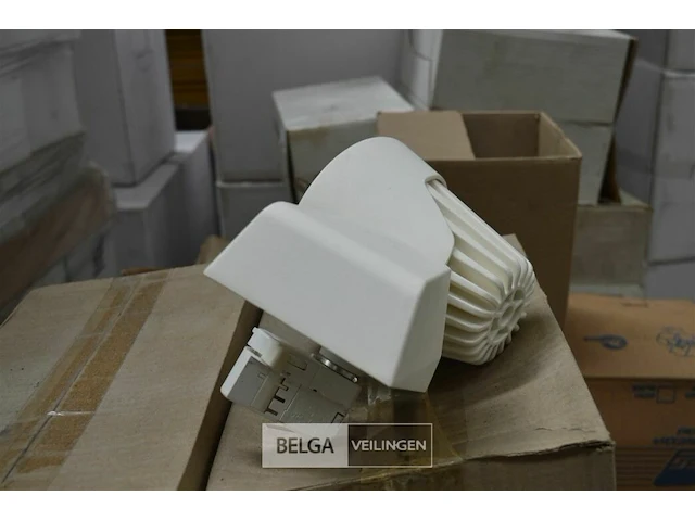 ±23 dozen div lampen en spots - afbeelding 6 van  10