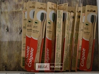 ±23x colgate tandenborstel bamboo charcoal - afbeelding 1 van  1