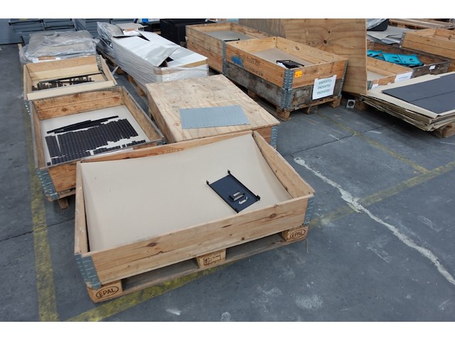 23x pallet metalen onderdelen laadpaalproductie - afbeelding 1 van  15