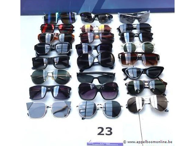 24 diverse zonnebrillen - afbeelding 1 van  4