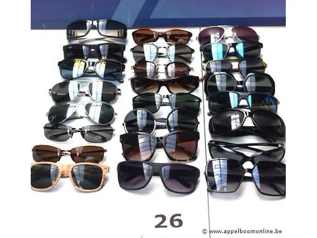 24 diverse zonnebrillen - afbeelding 1 van  4