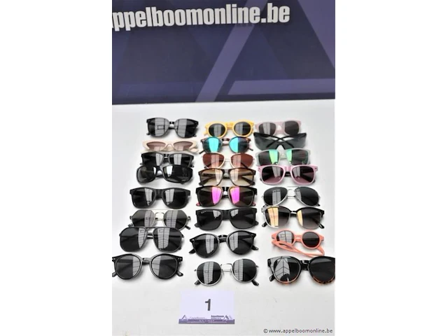 24 diverse zonnebrillen - afbeelding 1 van  4