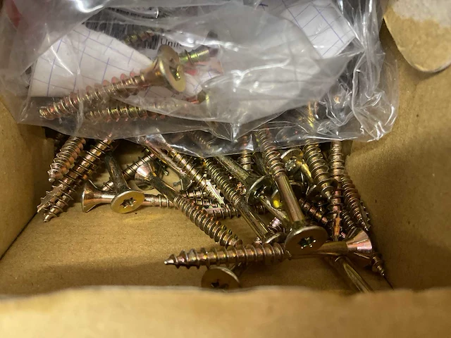24 dozen spaanderplaatschroeven - afbeelding 3 van  10