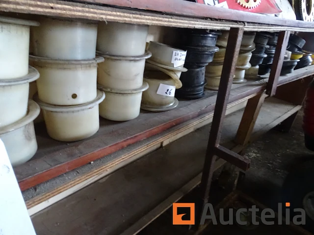 24 kunststof velgen, 4 metalen velgen - afbeelding 1 van  5