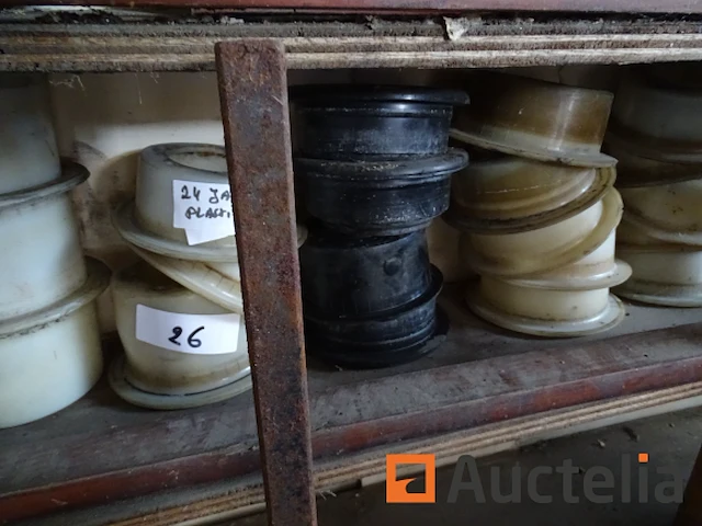 24 kunststof velgen, 4 metalen velgen - afbeelding 3 van  5