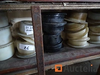24 kunststof velgen, 4 metalen velgen - afbeelding 3 van  5
