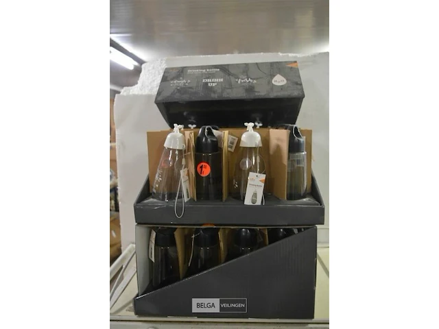 ± 24 plast drinkflessen - afbeelding 1 van  2